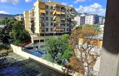 Imagem: O apartamento possui 1 Dormitório, 2 Banheiros, 1 Vaga na garagem