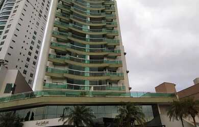 Imagem: O apartamento possui 3 Dormitórios, 1 Banheiro, 2 Vagas na