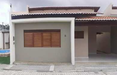 Imagem: A casa possui 2 Dormitórios, 1 Banheiro, 2 Vagas na garagem