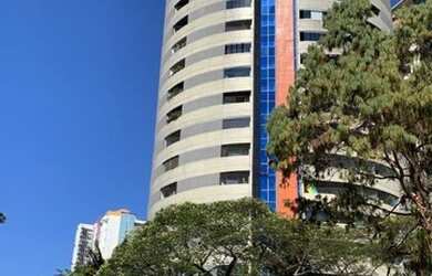 Imagem: O apartamento possui 3 Dormitórios, 2 Banheiros, 4 Vagas na