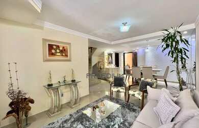 Imagem: A casa possui 3 Dormitórios, 3 Banheiros, 2 Vagas na garagem