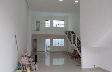 Imagem: O depósito possui 2 Vagas na garagem, 96m² de Área e está