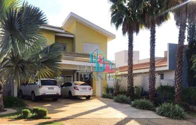 Imagem: A casa em condomínio possui 4 Dormitórios, 5 Banheiros, 5