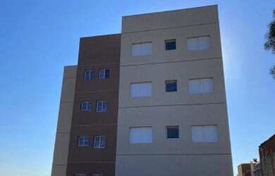 Imagem: O apartamento possui 2 Dormitórios, 1 Banheiro, 1 Vaga na garagem