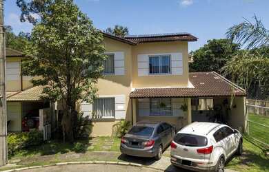 Imagem: A casa em condomínio possui 3 Dormitórios, 2 Banheiros, 5