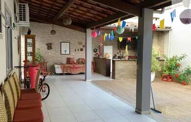 Imagem: A casa em condomínio possui 3 Dormitórios, 2 Banheiros, 2