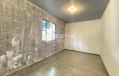 Imagem: A casa possui 2 Dormitórios, 1 Banheiro, 1 Vaga na garagem