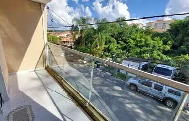 Imagem: A casa possui 3 Dormitórios, 4 Banheiros, 2 Vagas na garagem