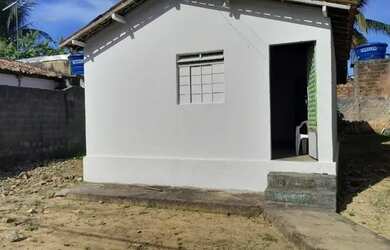 Imagem: A casa possui 2 Dormitórios, 1 Banheiro e 3 Vagas na garagem