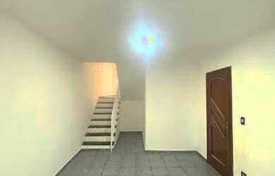 Imagem: A casa possui 3 Dormitórios, 3 Banheiros, 4 Vagas na garagem