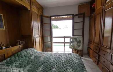 Imagem: A casa em condomínio possui 4 Dormitórios, 2 Banheiros, 1