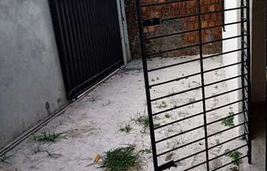 Imagem: A casa possui 2 Dormitórios, 2 Banheiros, 1 Vaga na garagem