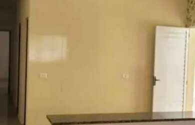 Imagem: A casa possui 2 Dormitórios, 1 Banheiro, 1 Vaga na garagem