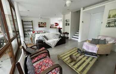 Imagem: A casa em condomínio possui 4 Dormitórios, 3 Banheiros, 2