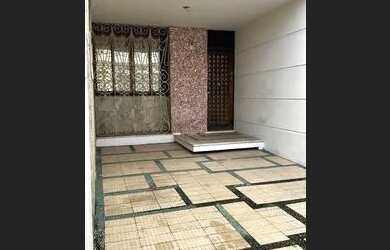 Imagem: A casa possui 5 Dormitórios, 4 Banheiros, 2 Vagas na garagem