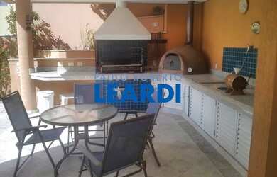 Imagem: A casa em condomínio possui 4 Dormitórios, 1 Banheiro, 3 Vagas