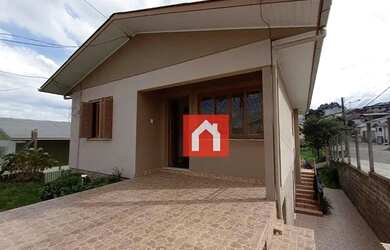 Imagem: A casa possui 5 Dormitórios, 3 Banheiros e 151m² de Área