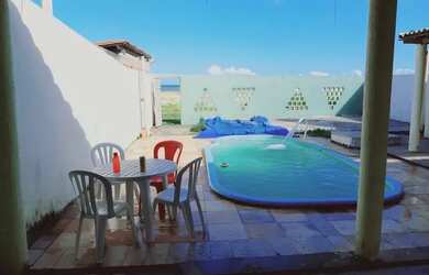 Imagem: A casa possui 3 Dormitórios, 5 Vagas na garagem e está localizado