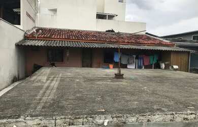 Imagem: A casa possui 2 Dormitórios, 1 Banheiro, 1 Vaga na garagem