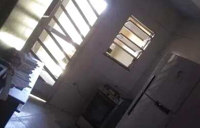 Imagem: A casa possui 2 Dormitórios e 1 Banheiro e está localizado