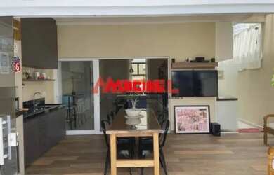 Imagem: A casa em condomínio possui 3 Dormitórios, 1 Banheiro, 4 Vagas