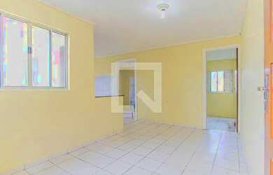 Imagem: A casa possui 2 Dormitórios, 1 Banheiro, 1 Vaga na garagem