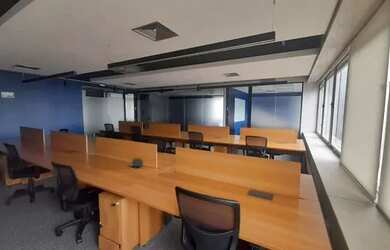 Imagem: O depósito possui 5 Vagas na garagem, 168m² de Área e Imóvel