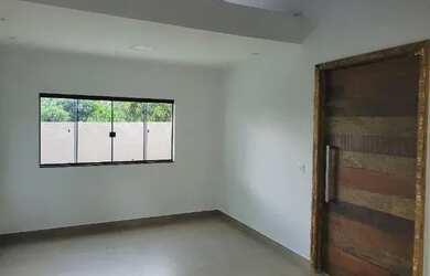 Imagem: A casa possui 2 Dormitórios, 2 Banheiros, 3 Vagas na garagem