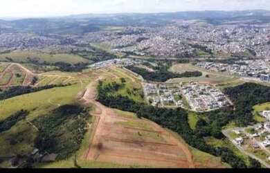 Imagem: O terreno possui 200m² de Área, Imóvel novo e está localizado