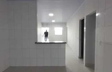 Imagem: A casa possui 3 Dormitórios, 2 Banheiros, 2 Vagas na garagem