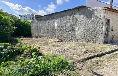 Imagem: O terreno possui 1.000m² de Área e está localizado em Tomba