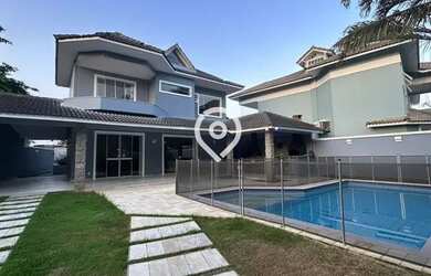 Imagem: A casa em condomínio possui 4 Dormitórios, 5 Banheiros, 4