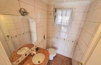 Imagem: A casa em condomínio possui 3 Dormitórios, 4 Banheiros, 3