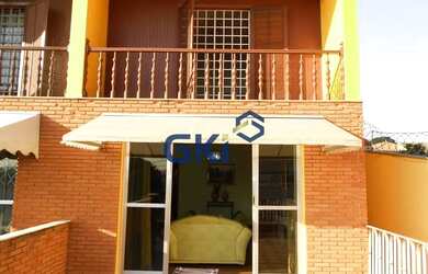 Imagem: A casa possui 4 Dormitórios, 4 Banheiros, 250m² de Área