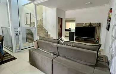 Imagem: A casa em condomínio possui 4 Dormitórios, 4 Banheiros, 2