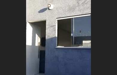 Imagem: A casa possui 2 Dormitórios, 1 Banheiro, 2 Vagas na garagem