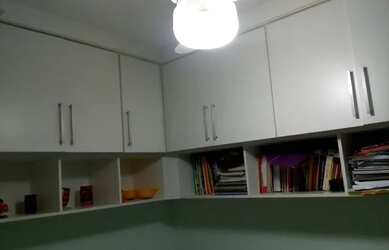 Imagem: O apartamento possui 2 Dormitórios, 1 Banheiro, 1 Vaga na garagem