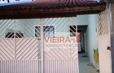 Imagem: A casa possui 2 Dormitórios, 2 Banheiros, 2 Vagas na garagem