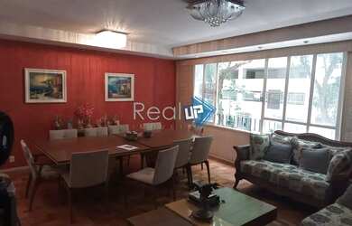 Imagem: O apartamento possui 4 Dormitórios, 4 Banheiros, 1 Vaga na