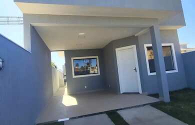 Imagem: A casa possui 3 Dormitórios, 3 Banheiros, 2 Vagas na garagem