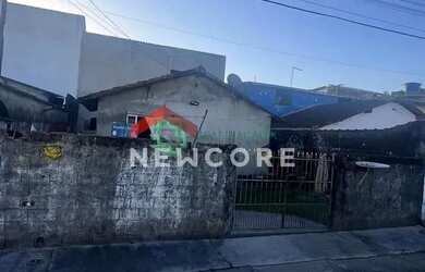 Imagem: A casa possui 2 Dormitórios, 1 Banheiro, 2 Vagas na garagem