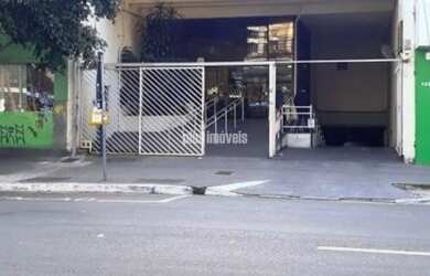Imagem: O depósito possui 5 Vagas na garagem e 1490m² de Área e está