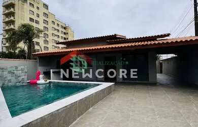 Imagem: A casa possui 3 Dormitórios, 3 Banheiros, 4 Vagas na garagem