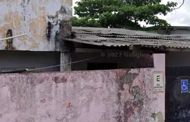 Imagem: A casa possui 4 Dormitórios, 2 Banheiros, 1 Vaga na garagem