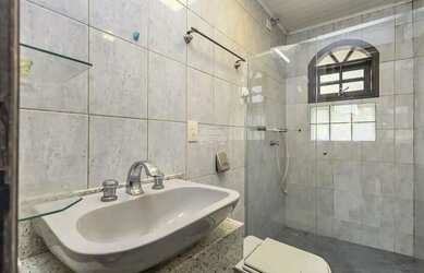 Imagem 10: Casa á venda medindo 209 metros quadrados com 2 dorm. e 1 suíte no bairro...