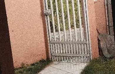 Imagem: A casa possui 3 Dormitórios, 3 Banheiros e 2 Vagas na garagem