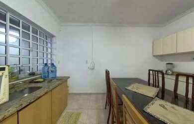 Imagem: A casa possui 2 Dormitórios, 2 Banheiros, 1 Vaga na garagem