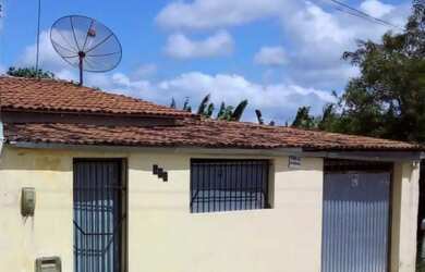 Imagem: A casa possui 2 Dormitórios, 2 Banheiros, 1 Vaga na garagem