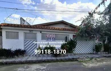 Imagem: A casa possui 3 Dormitórios, 4 Banheiros, 2 Vagas na garagem