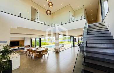 Imagem: A casa em condomínio possui 5 Dormitórios, 5 Banheiros, 5